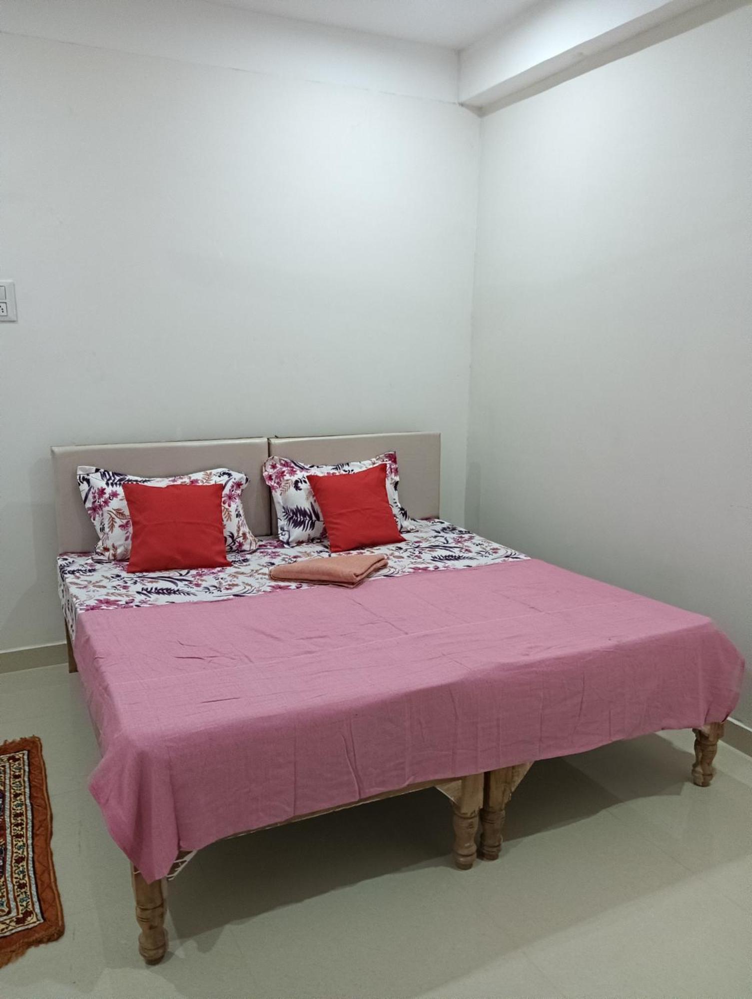 Kedar Guest House Ayodhya Zewnętrze zdjęcie